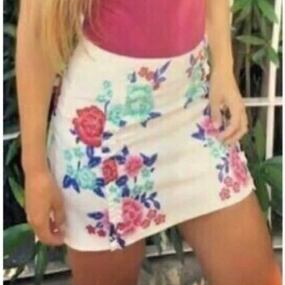 Zara Floral Mini Skirt Women’s Size M